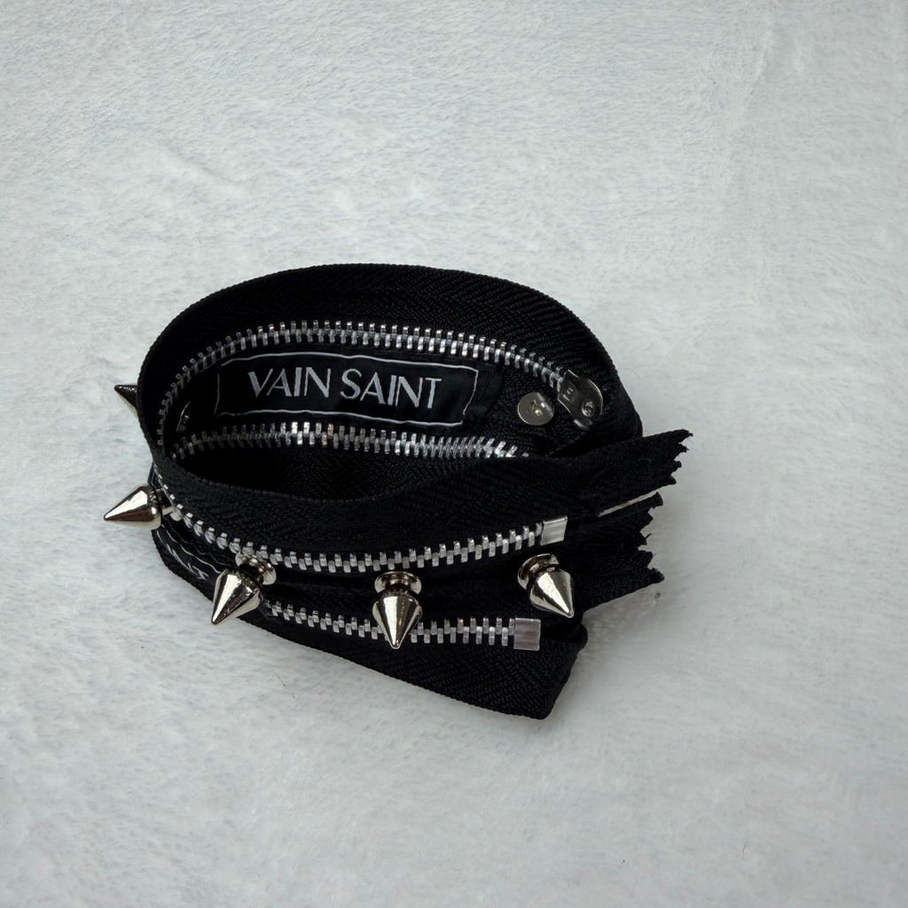 CUT THROAT ZIPPER CUFF